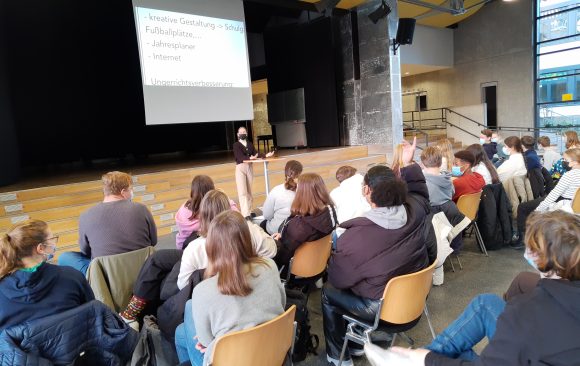 Schülerinnen und Schüler gestalten das KANT – Impressionen von der SV Sitzung