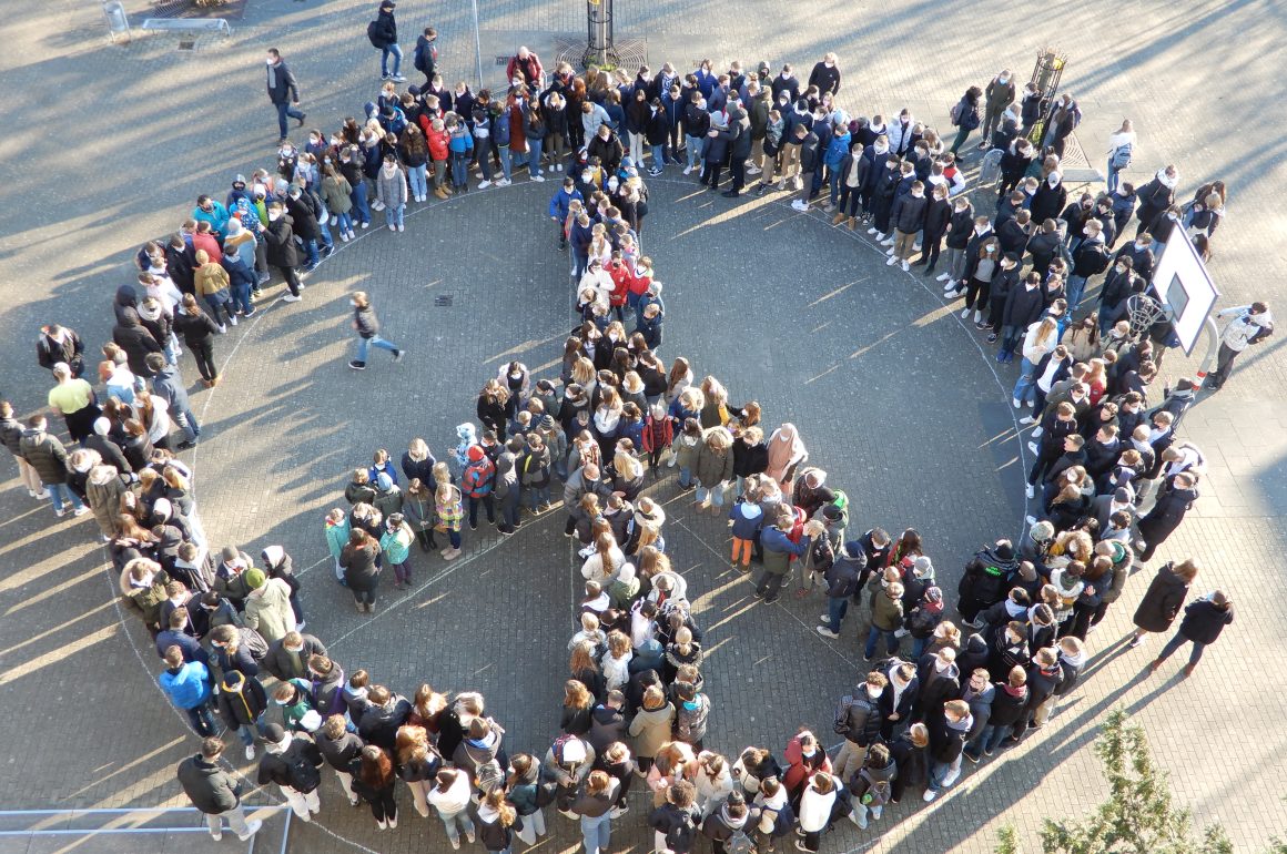 DSCN0033 KANT Schülerinnen und Schüler spenden über 17.000€ für die Ukraine