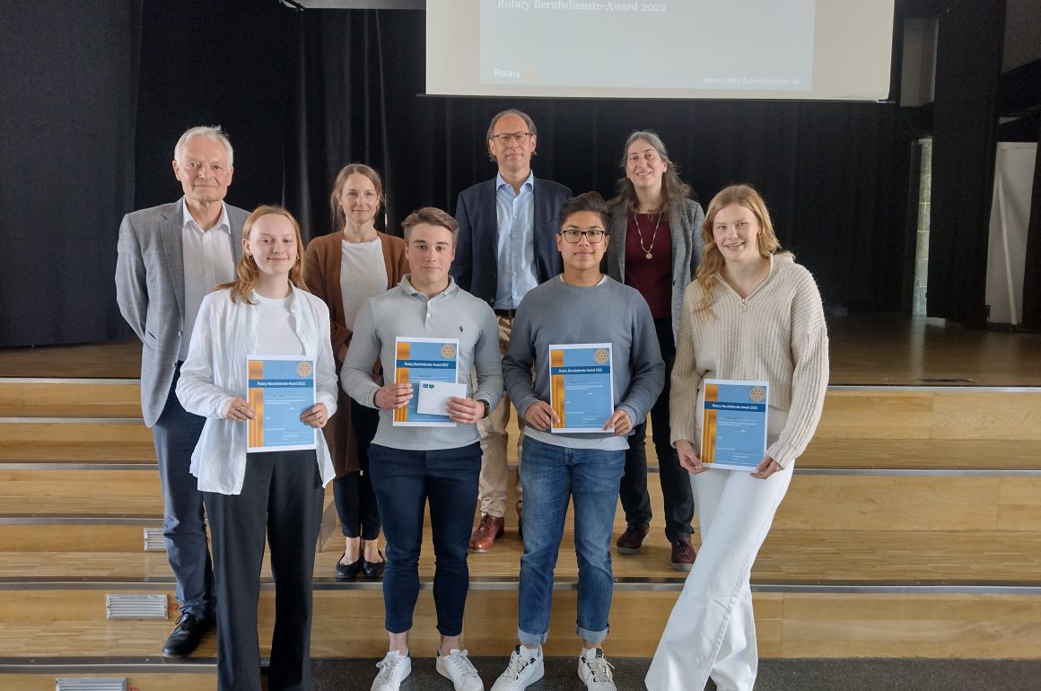 Lilly Wegner (Q1) gewinnt den Rotary Award 2022 am KANT