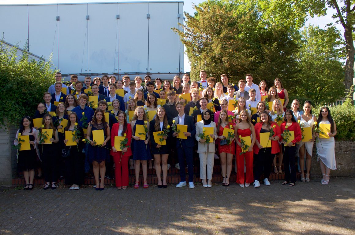 Wir gratulieren 66 Schülerinnen und Schülern zum bestandenen Abitur