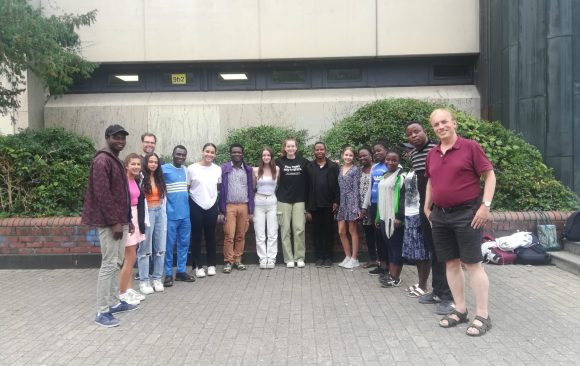 Jugendgruppe aus Ghana zu Besuch bei „KANT for future“