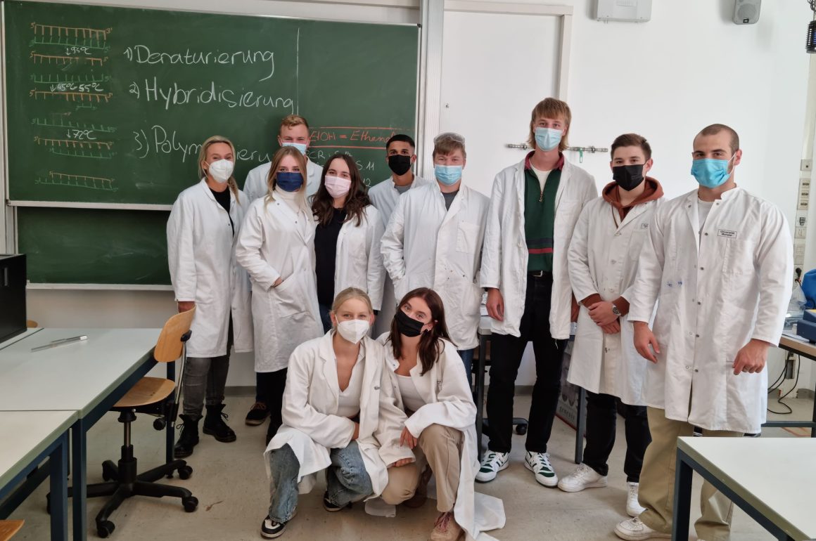 Mal echte Laborluft schnuppern – Der Biologie LK zu Gast am Institut für Neuro- und Verhaltensbiologie der WWU Münster
