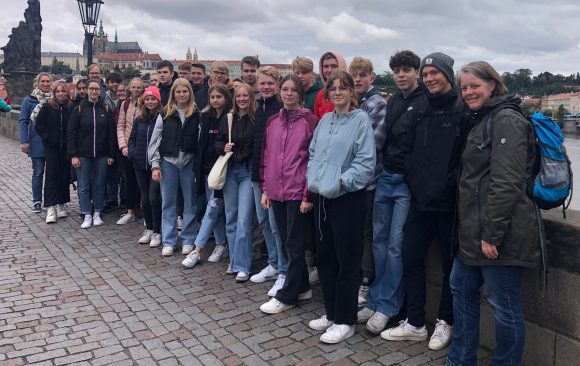 Deutsch- und Mathematik-LKs der Q2 erkunden die „Goldene Stadt“