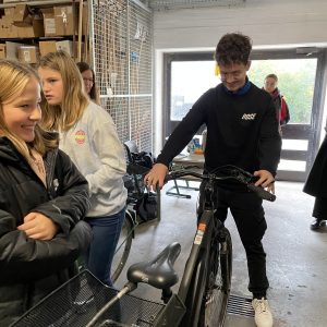 Nur Armleuchter fahren ohne Licht: Der Fahrradcheck 2022 für die Klassen 5 und 6