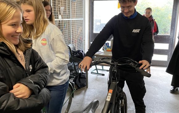 D7A46AC6-6BC9-4177-A944-11AE8ADBB7B8 Nur Armleuchter fahren ohne Licht: Der Fahrradcheck 2022 für die Klassen 5 und 6