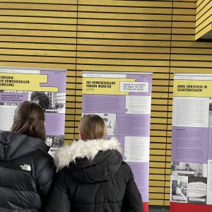 Universität und Schule kooperieren – Ausstellung „Queer Münster“ am KANT