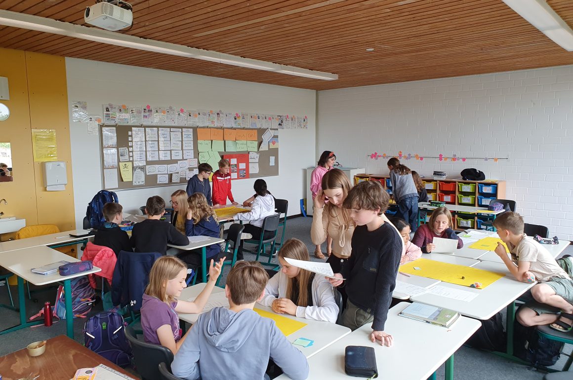 Den „Flammenschuhen“ auf der Spur – Klasse 6c entwickelt und testet Brettspiele