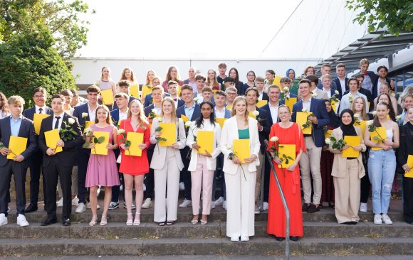 „Abios Amigos“ – Das Immanuel Kant Gymnasium verabschiedet seine Abiturientinnen und Abiturienten