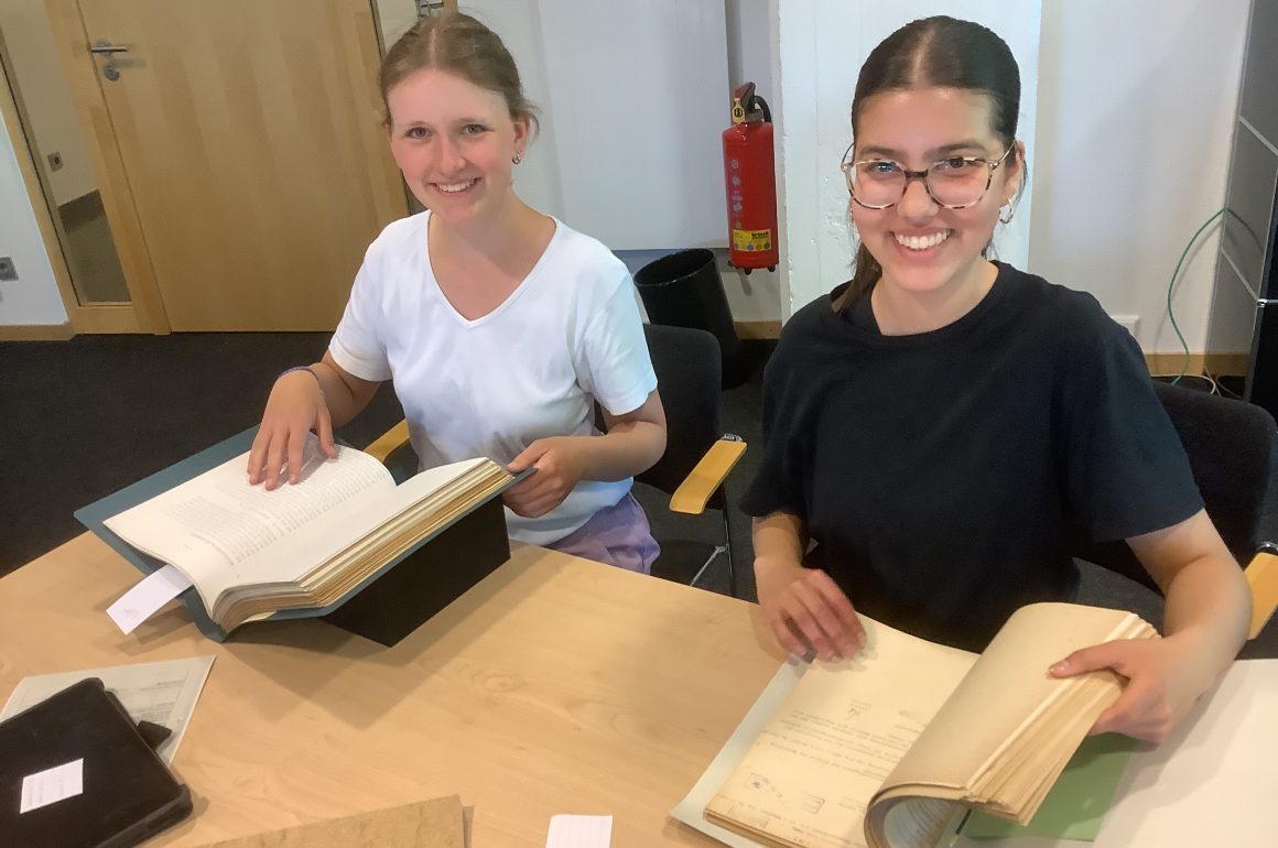 Der Schulgeschichte auf der Spur: Exkursion ins Stadtarchiv Münster