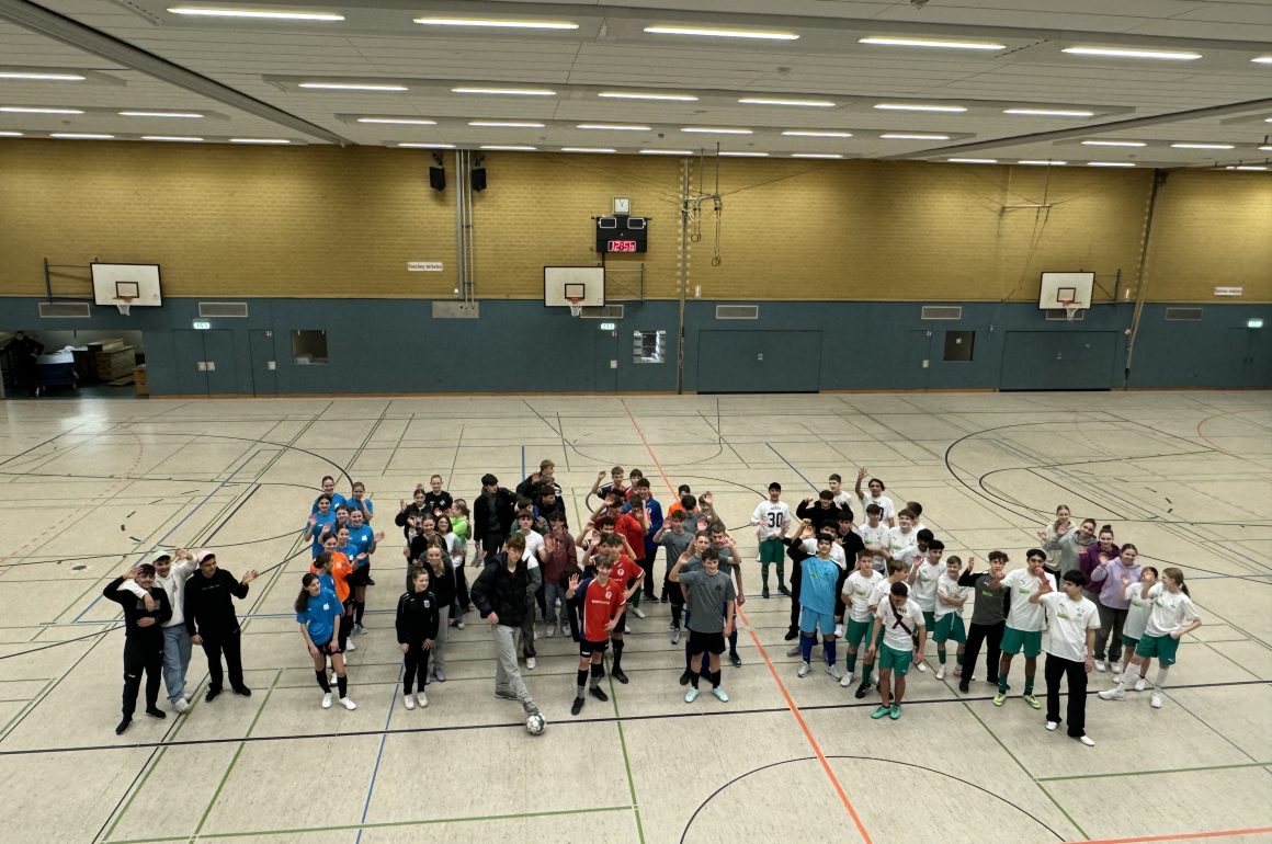 Fußballturnier des Schulzentrums: Erfolge für die KANT Mannschaften der Jahrgangsstufen 8 und 9