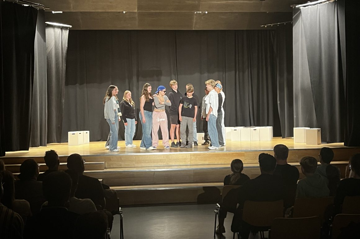 Kreativkurs der Jahrgangsstufe 8 präsentiert das Theaterstück „14!“