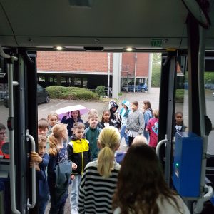 Mit Bus und Beutel für mehr Sicherheit im Straßenverkehr