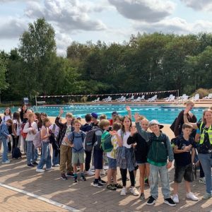 Ab ins Wasser: Unsere 5. Klassen im Freibad Hiltrup