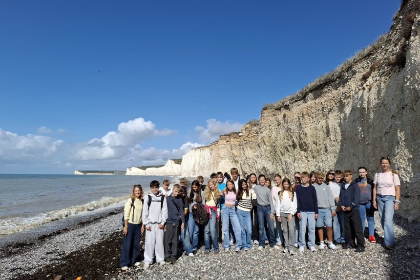 Die Klasse 8b grüßt von ihrer Klassenfahrt aus Eastbourne