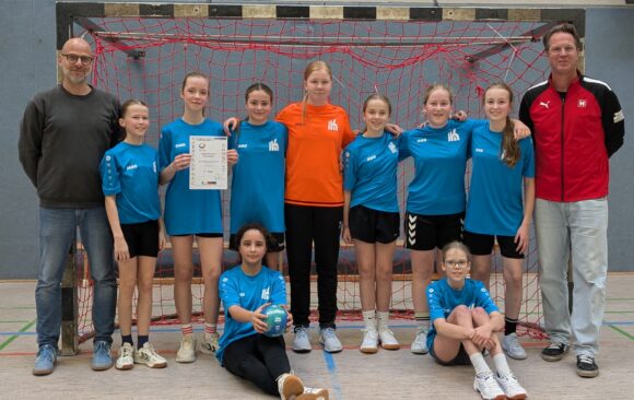 PXL_20251211_120254829 Die KANT-Handballerinnen sind Stadtmeister!