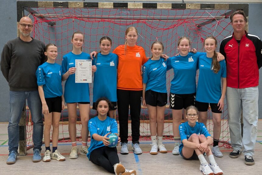 PXL_20251211_120254829 Die KANT-Handballerinnen sind Stadtmeister!