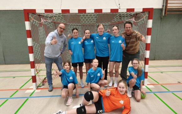 Toll gespielt und viele Erfahrungen gesammelt – Die Handball-Mädchen bei der Bezirksmeisterschaft in Bottrop