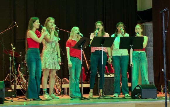 Main Road 1a Sommerkonzert am KANT: Musikalische Gruppen begeistern mit Vielfalt und Spielfreude