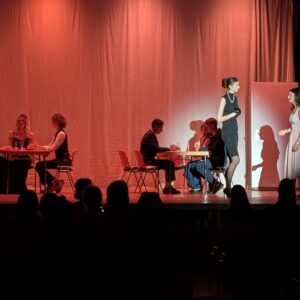 PXL_20260701_180151220 Mord im Grandhotel – Literaturkurs der Q1 serviert ein spannendes „Krimidinner“