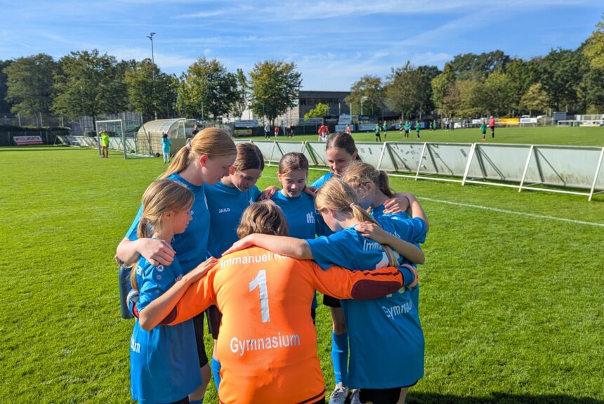 Tolle Teamleistung der U15-Mädchen bei den Fußball-Stadtmeisterschaften